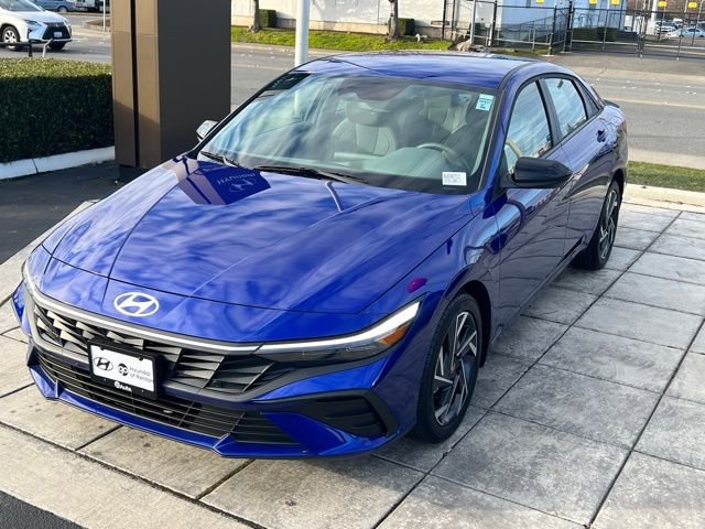 Certified 2025 Hyundai Elantra Sport image 3