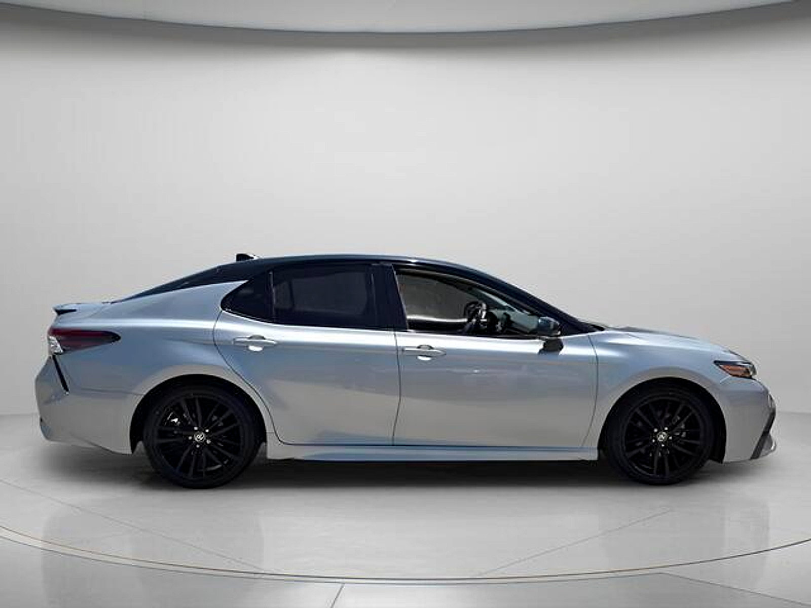 Used 2021 Toyota Camry XSE w/ Navigation Package FWD image 4