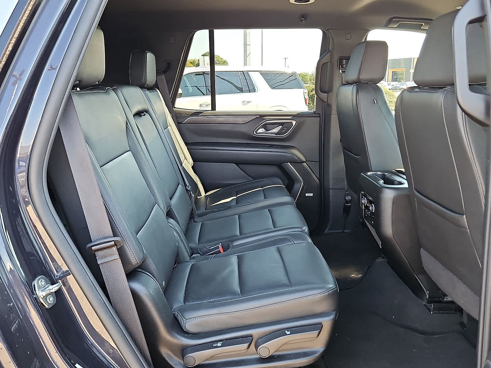 Used 2024 Chevrolet Tahoe LT w/ Luxury Package RWD image 32