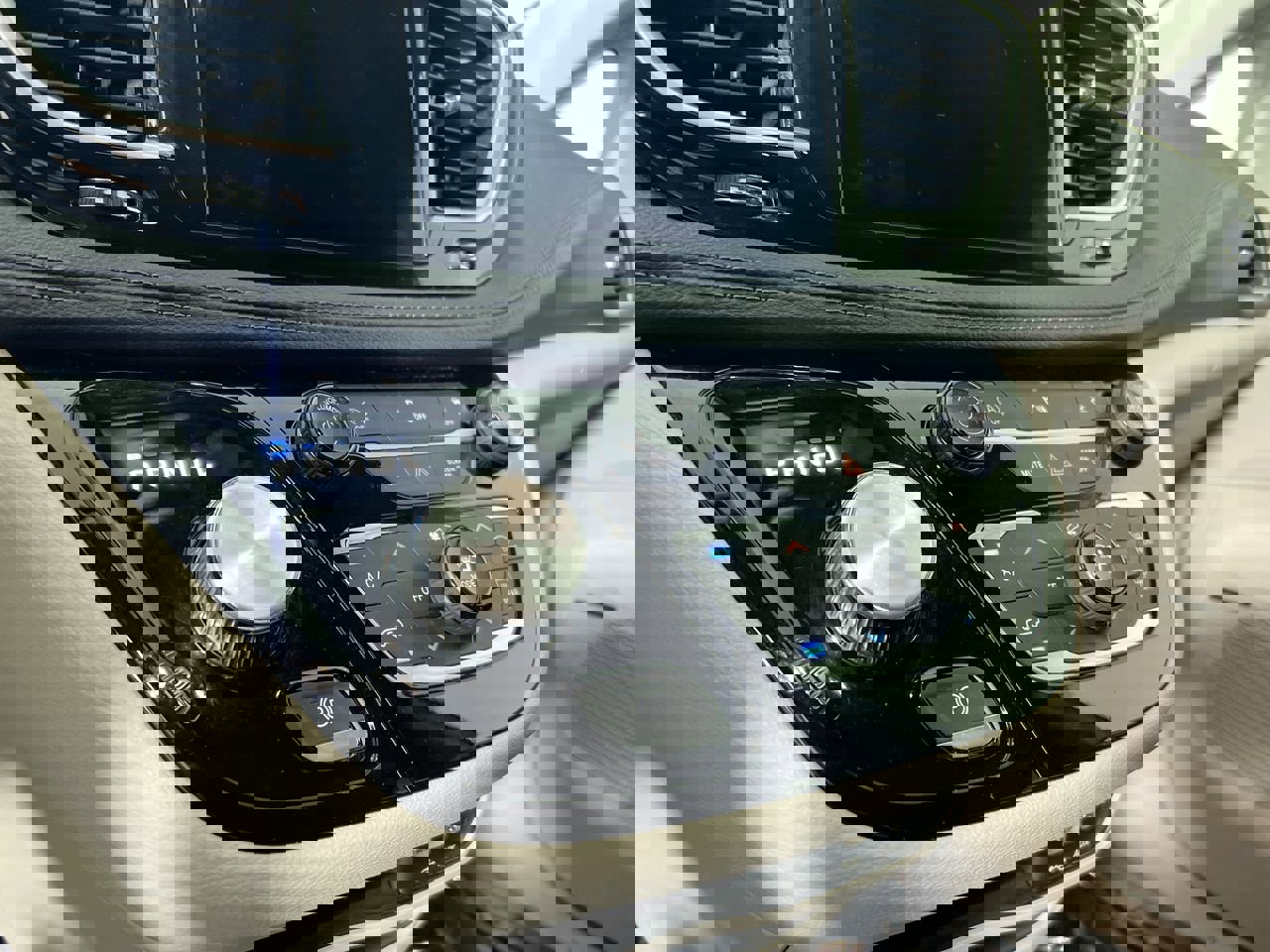 Used 2018 Chrysler Pacifica Limited image 24