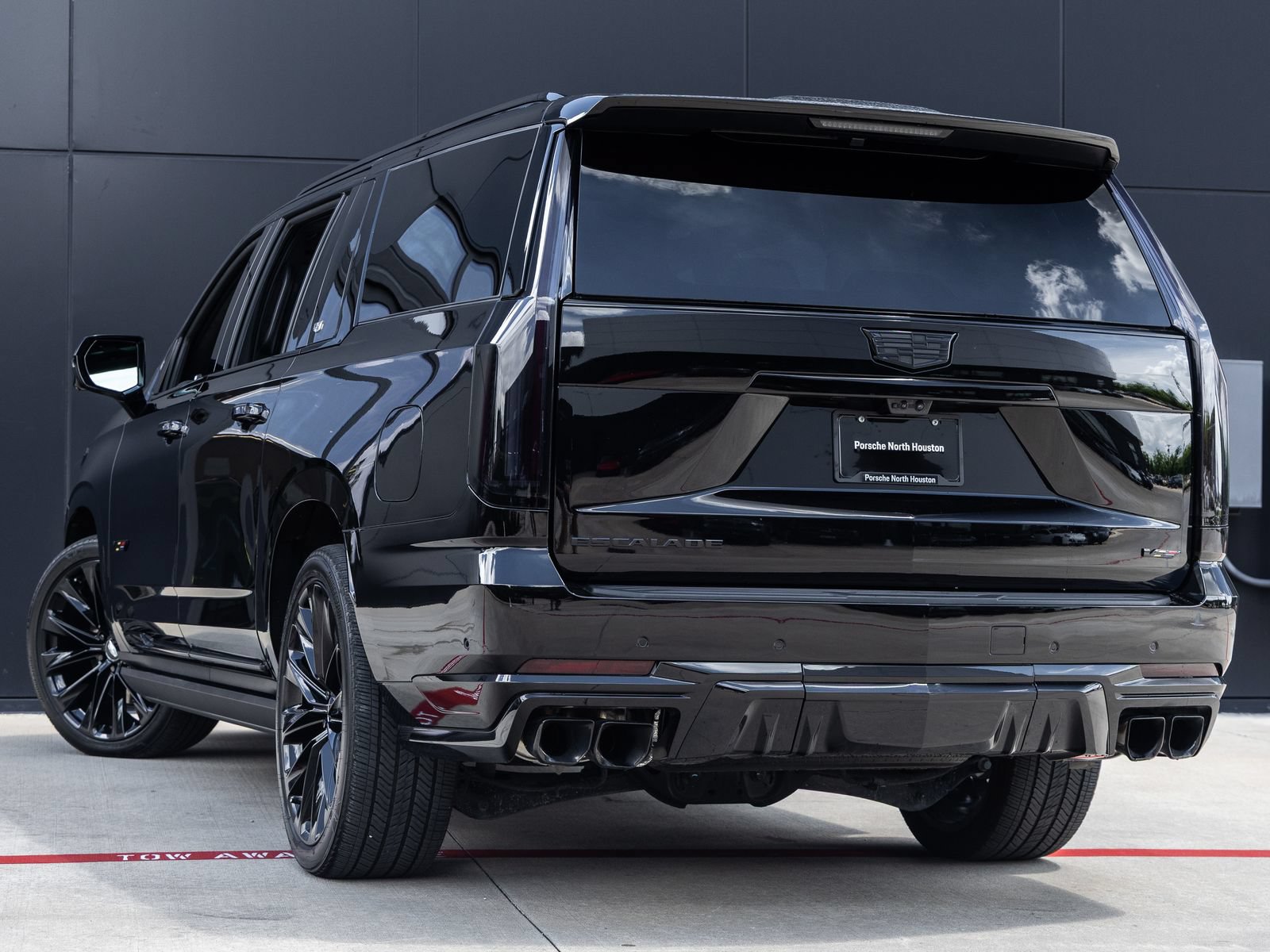 Used 2025 Cadillac Escalade ESV V AWD/4WD image 6