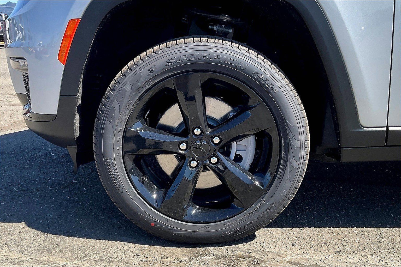 New 2025 Jeep Grand Cherokee L Limited w/ Black Appearance Package AWD/4WD image 16