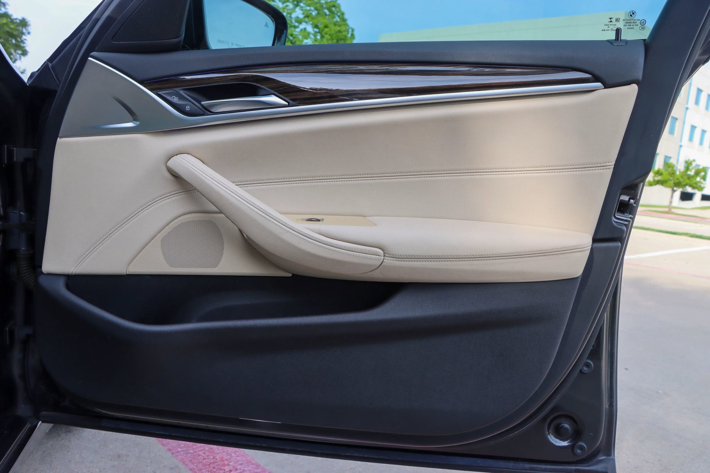 Used 2019 BMW 530e w/ Convenience Package image 10