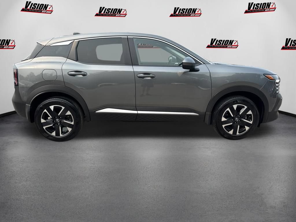 Used 2025 Nissan Kicks SV AWD/4WD image 4