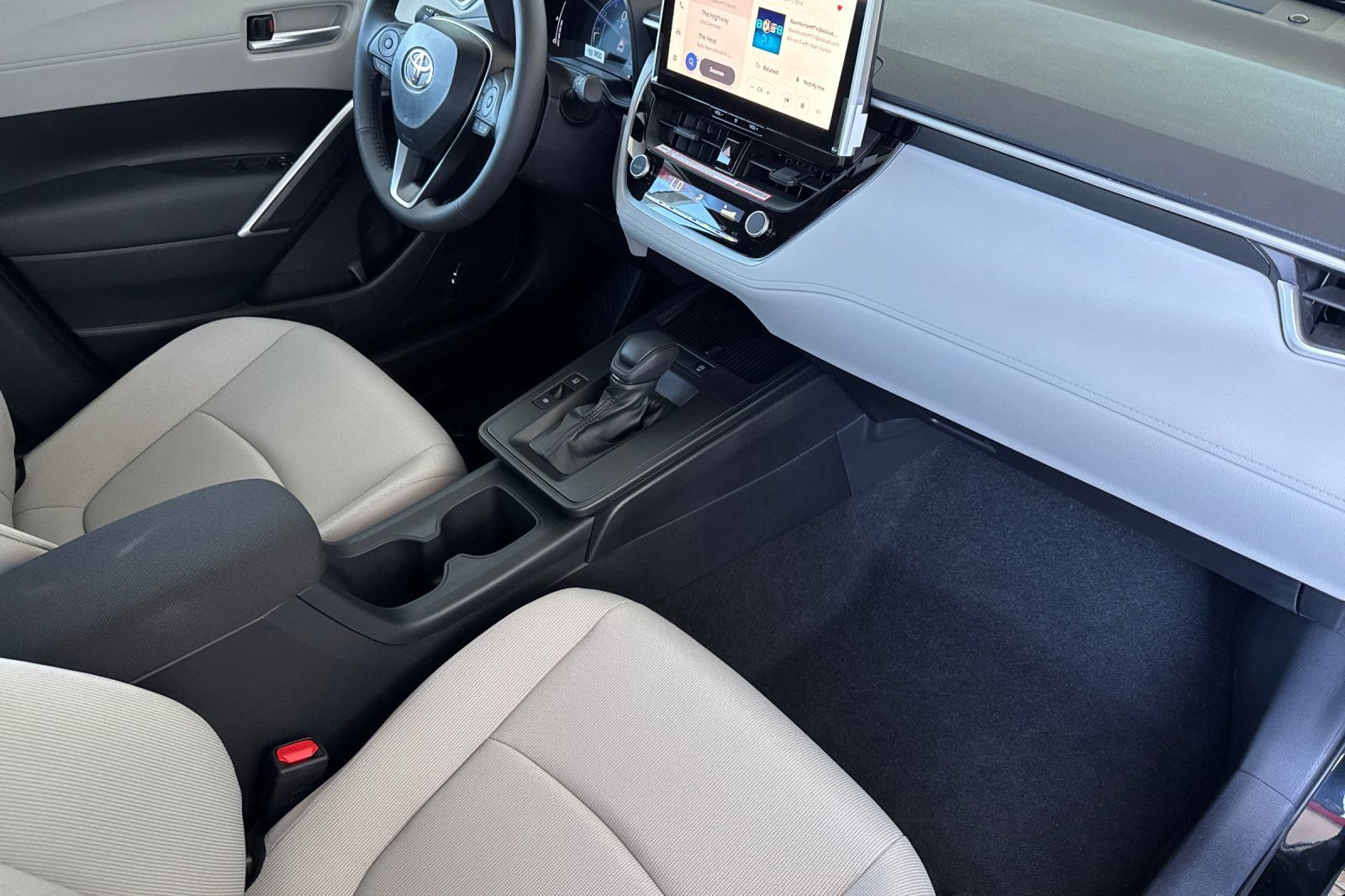 New 2026 Toyota Corolla Cross LE w/ Moonroof Package FWD image 18