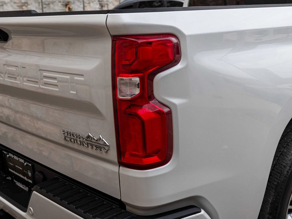 Used 2024 Chevrolet Silverado 1500 High Country w/ Technology Package AWD/4WD image 35