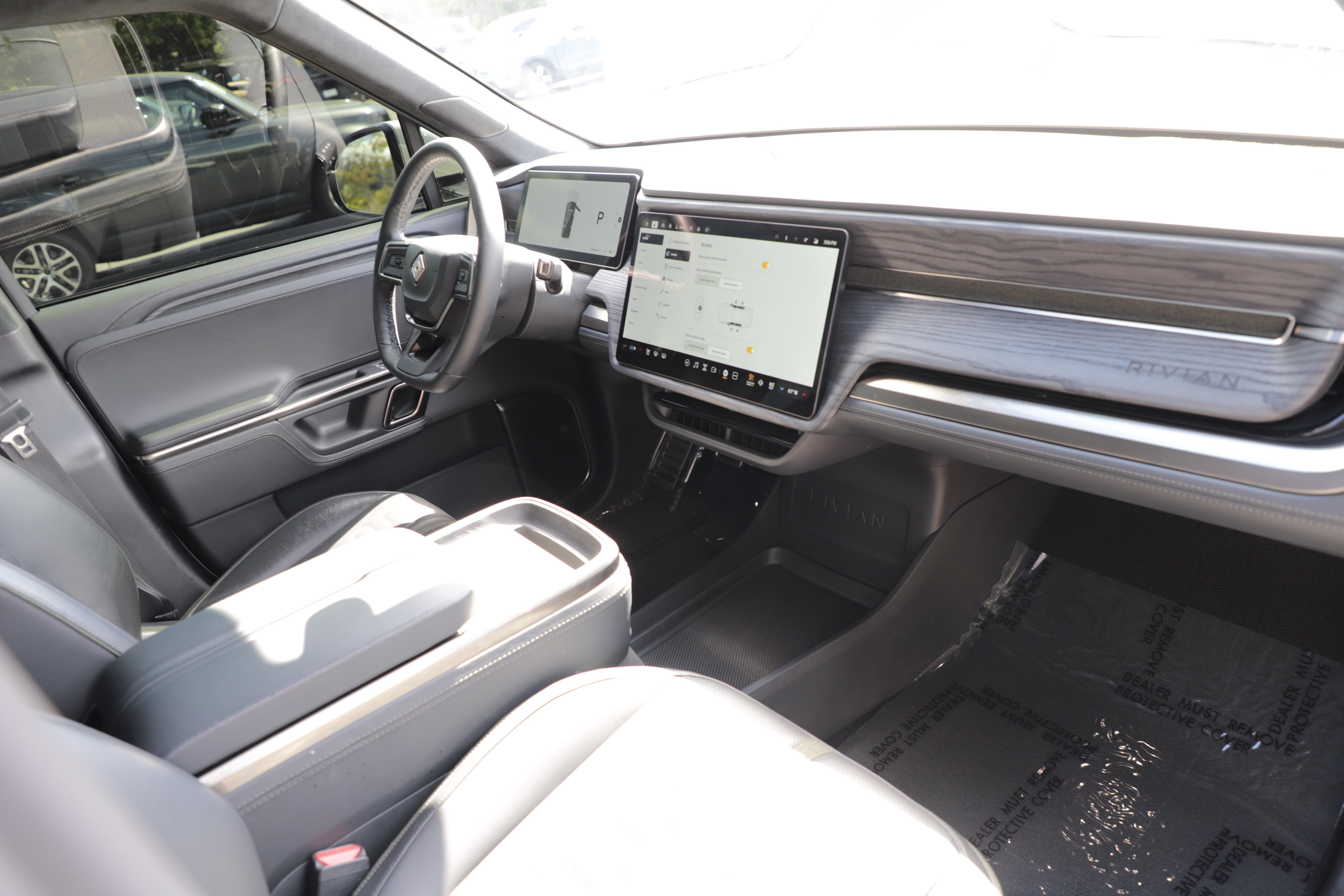 Used 2024 Rivian R1S Adventure AWD/4WD image 10