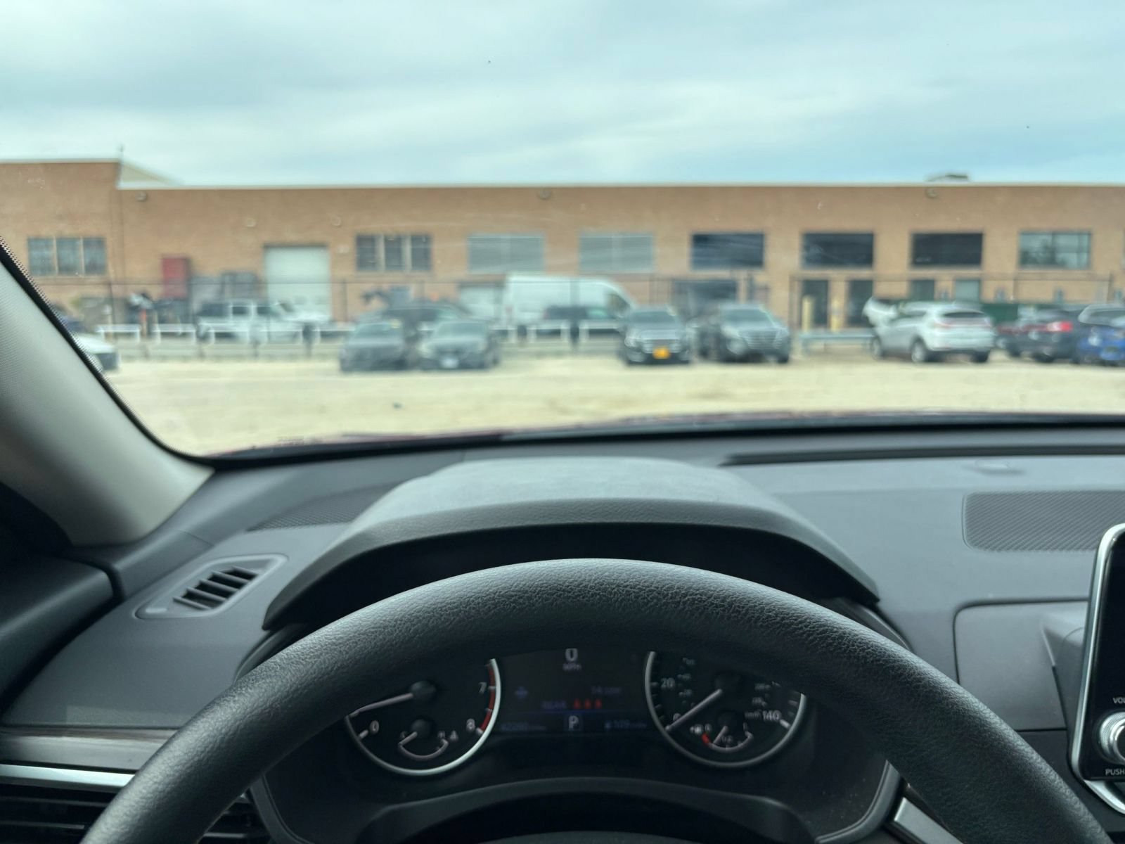 Used 2025 Nissan Altima 2.5 SV FWD image 33