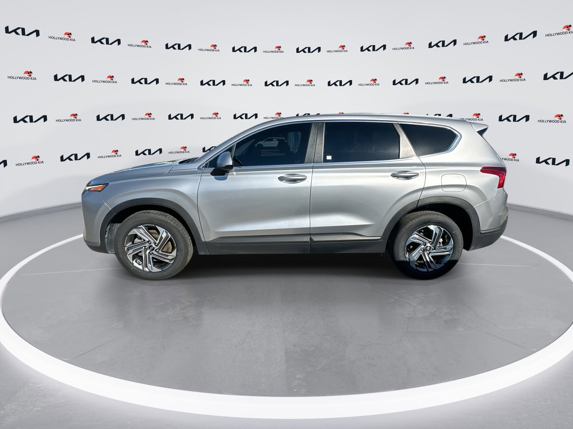 Used 2023 Hyundai Santa Fe SE image 5