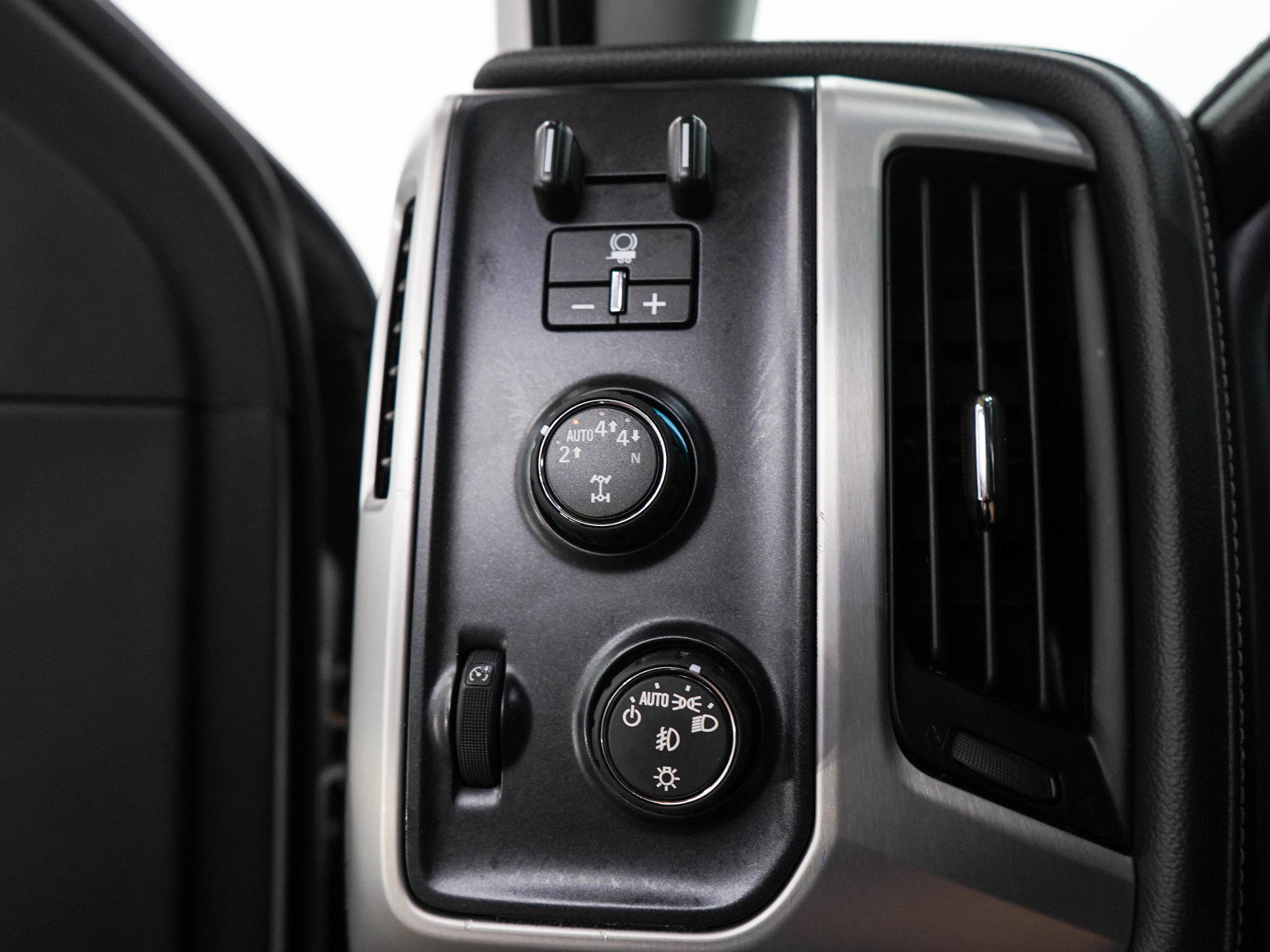 Used 2018 GMC Sierra 1500 SLE AWD/4WD image 24