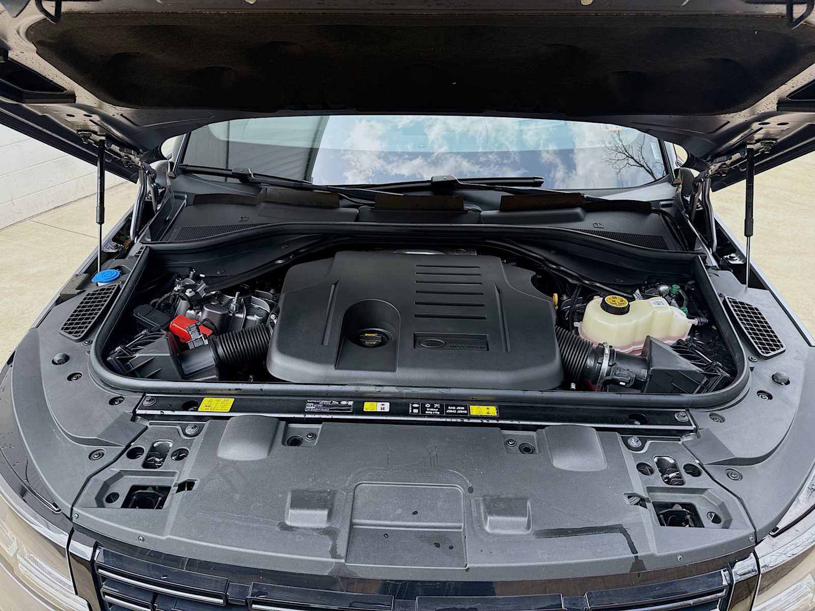 Certified 2025 Land Rover Range Rover Sport Dynamic SE image 29