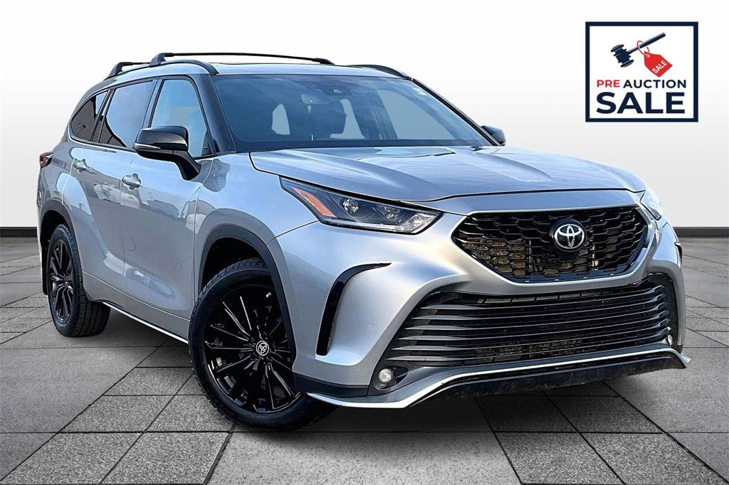 Used 2023 Toyota Highlander XSE image 2