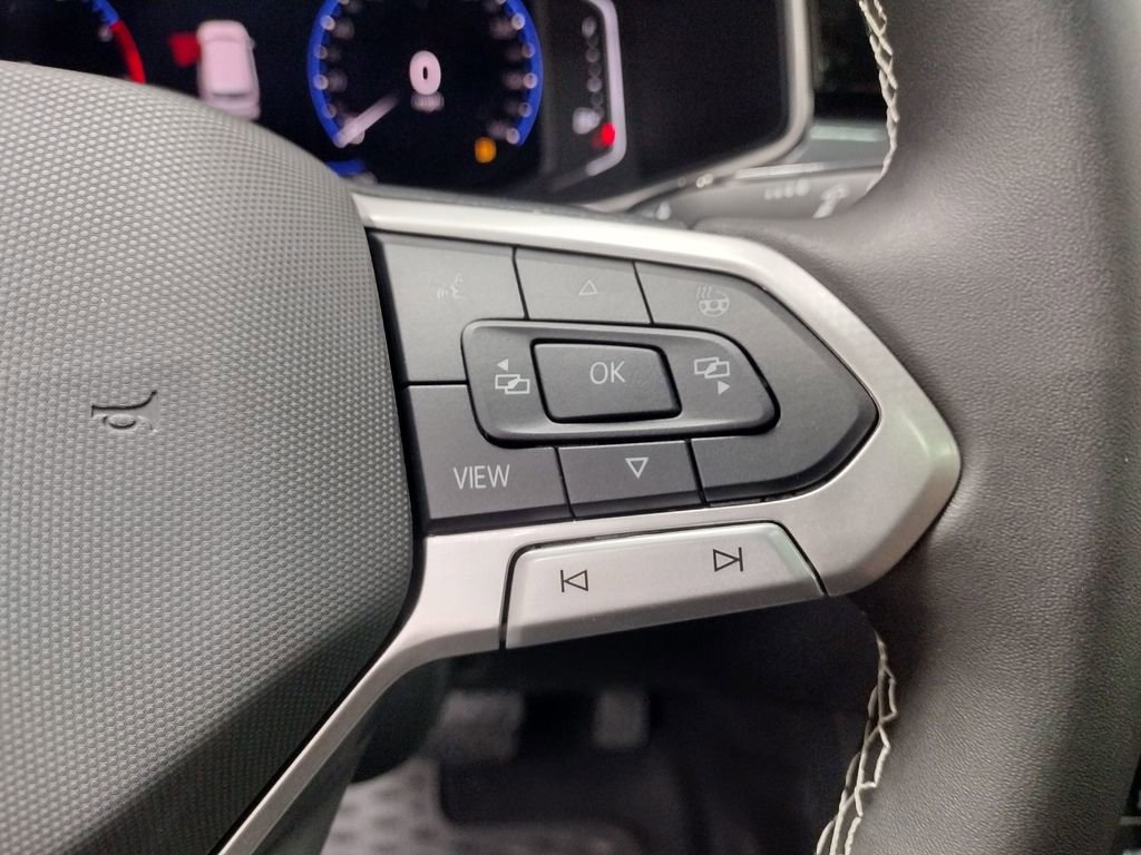 New 2025 Volkswagen Taos SEL image 25