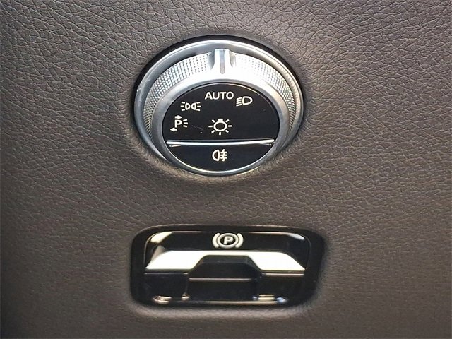 Used 2025 Mercedes-Benz GLC 300 4MATIC image 26