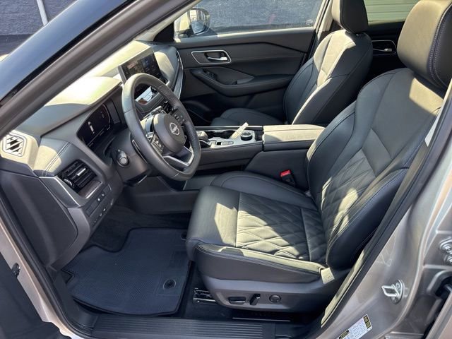 Used 2024 Nissan Rogue Platinum w/ Platinum Premium Package image 12