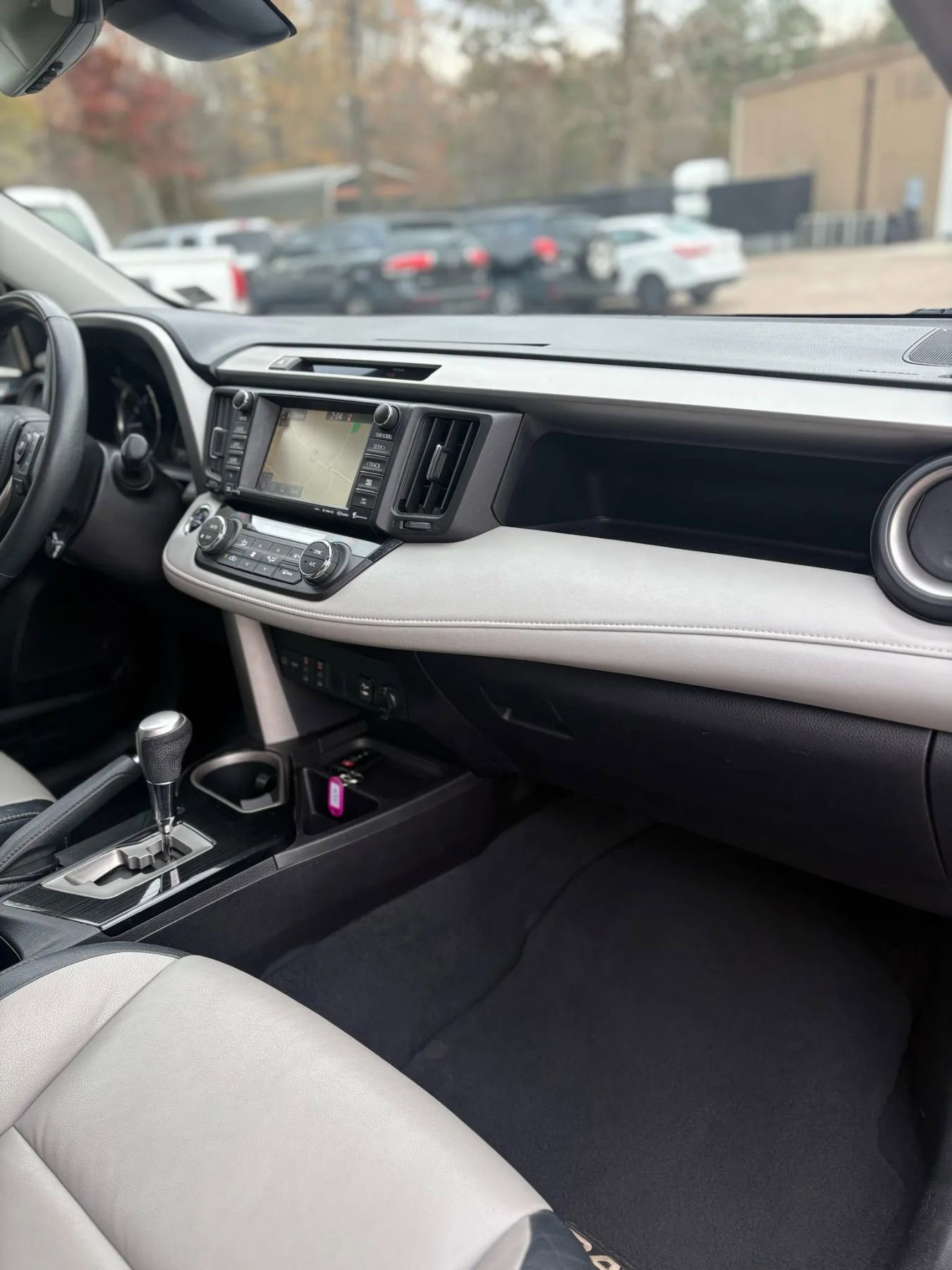 Used 2016 Toyota RAV4 Limited image 21