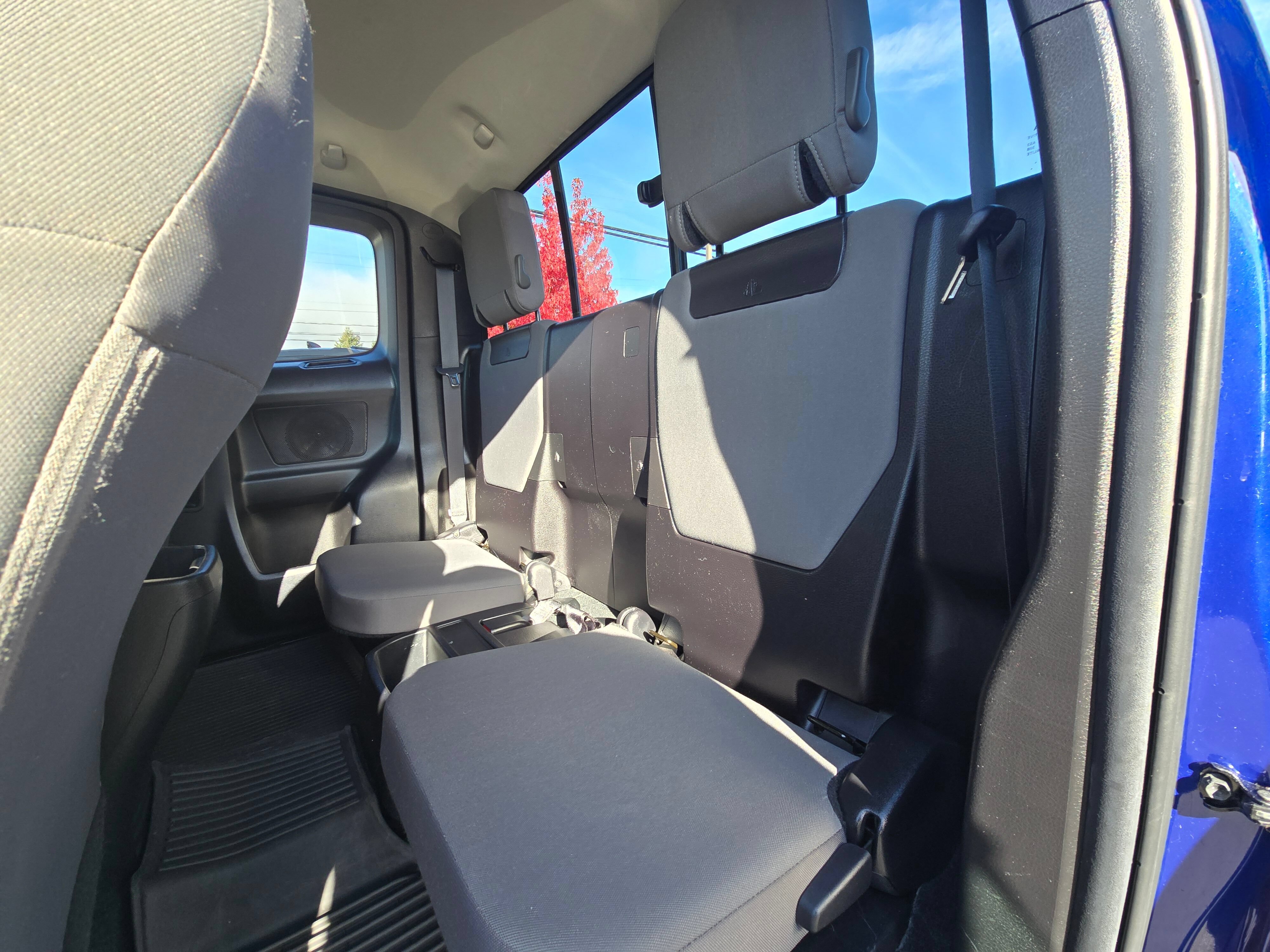 Used 2022 Toyota Tacoma SR5 w/ Black Out Package (TMS) AWD/4WD image 16