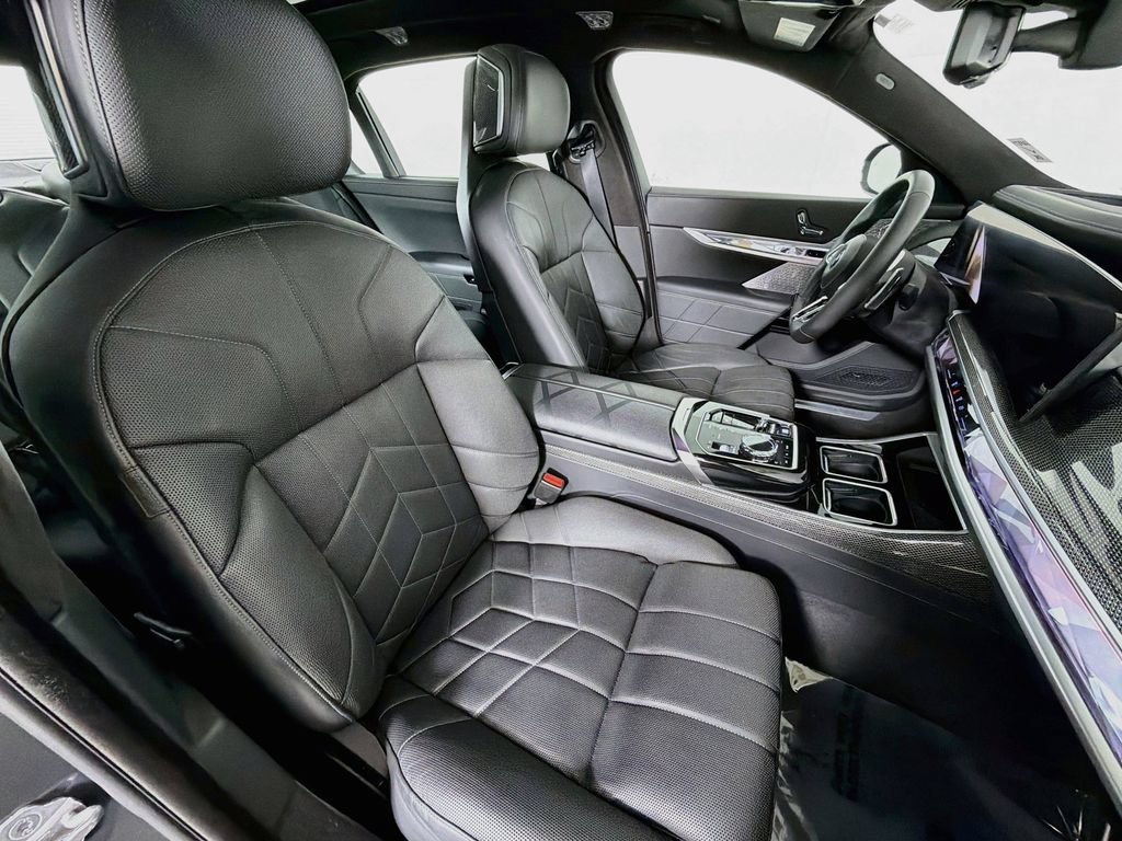 Used 2023 BMW 760i xDrive w/ Luxury Rear Seating Package AWD/4WD image 29
