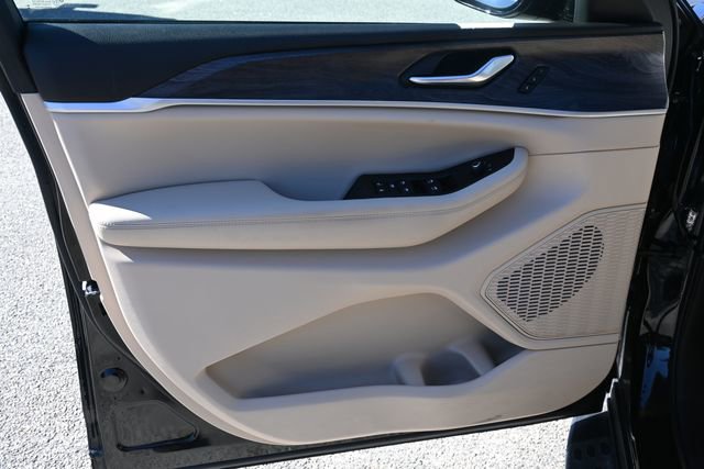 Used 2023 Jeep Grand Cherokee Limited image 10