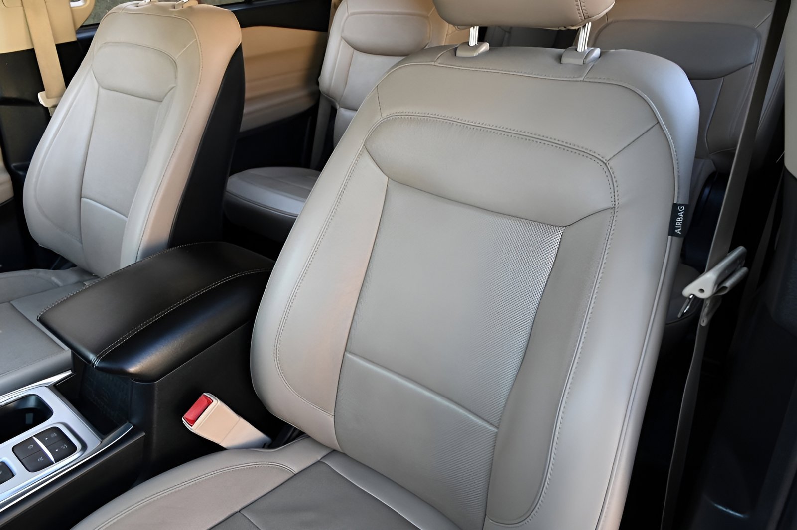 Used 2020 Ford Explorer Limited RWD image 8