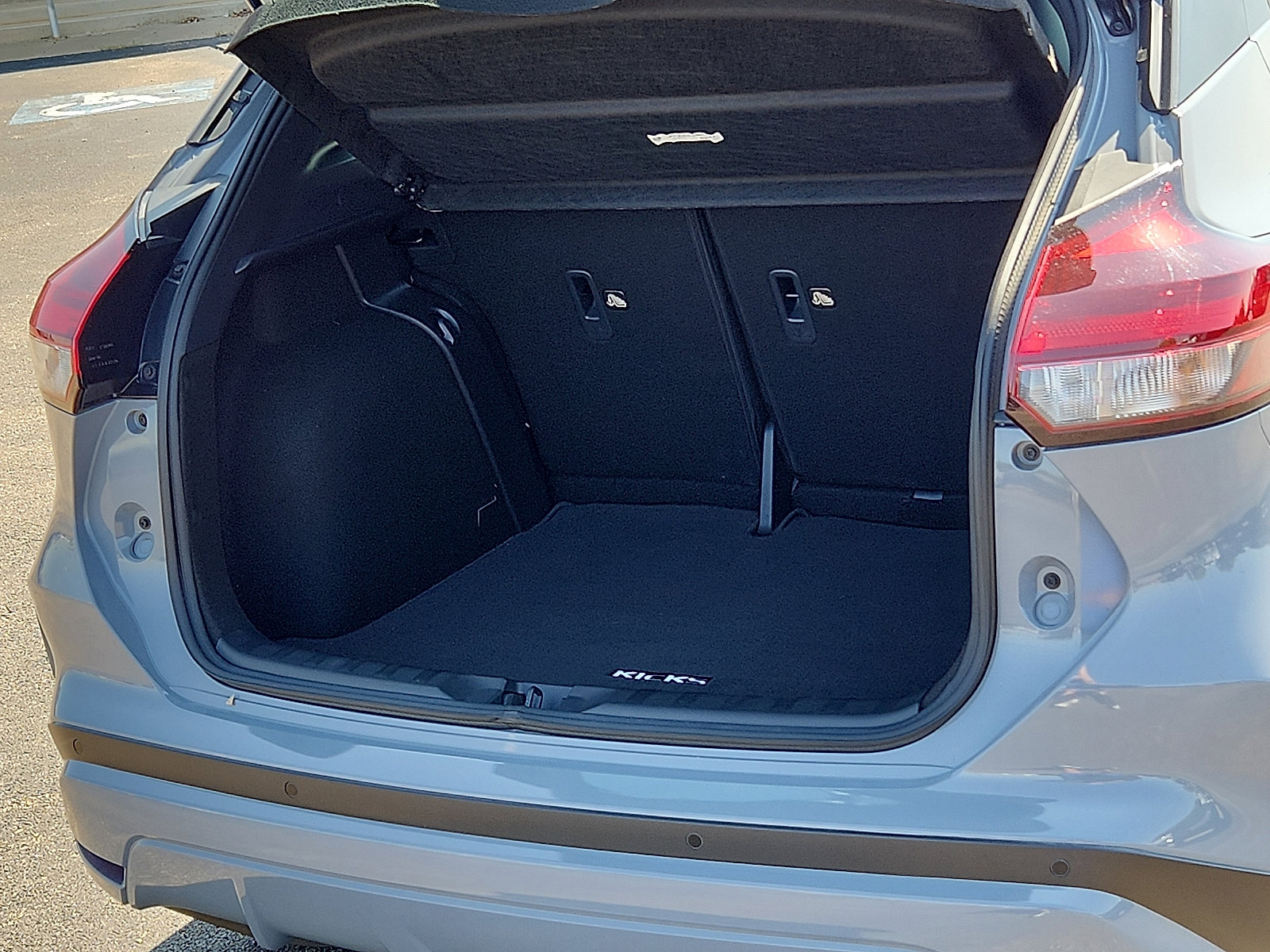 Used 2024 Nissan Kicks SR w/ SR Premium Package image 7