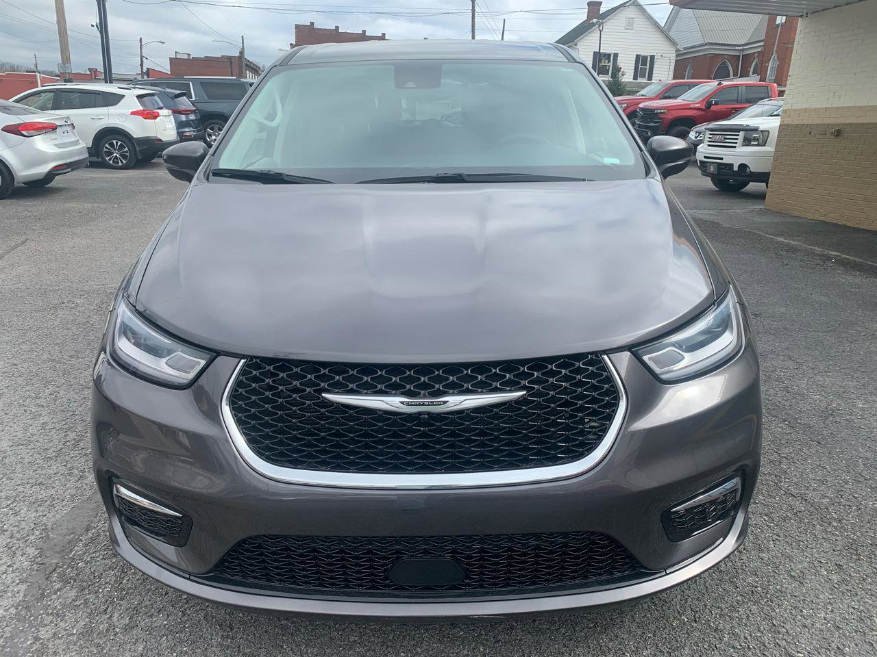 Used 2023 Chrysler Pacifica Touring-L image 7