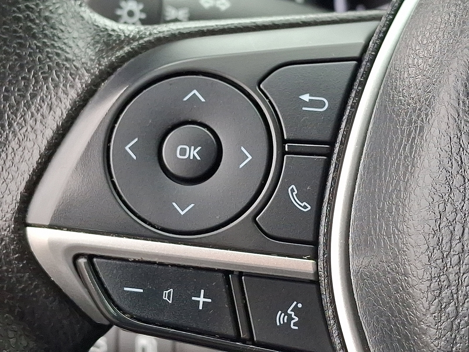 Used 2023 Toyota Camry LE image 21