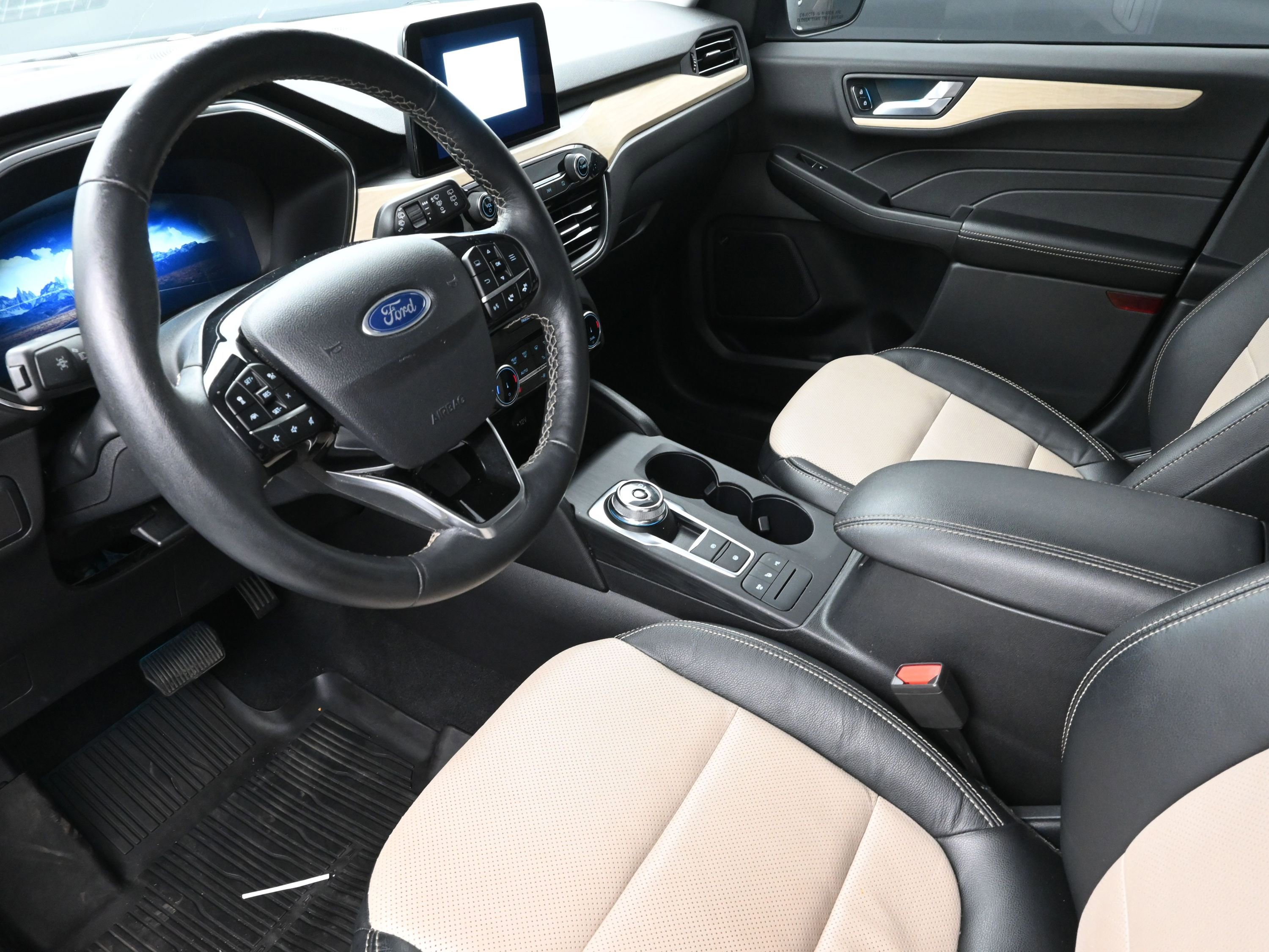 Used 2022 Ford Escape Titanium w/ Titanium Elite Package image 9