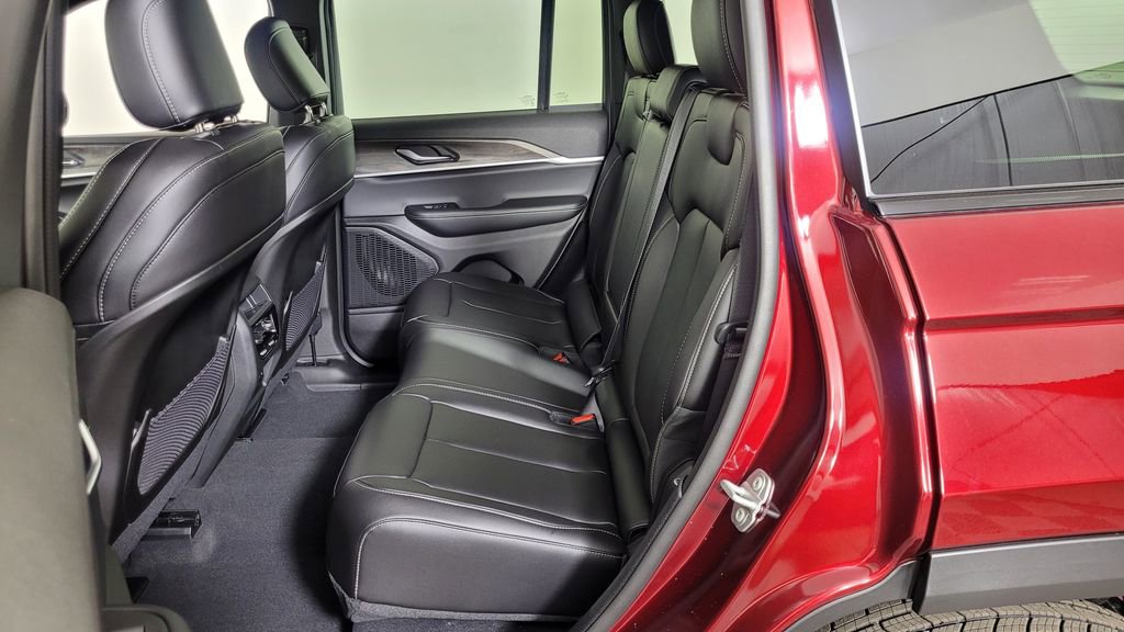 New 2025 Jeep Grand Cherokee Limited image 28
