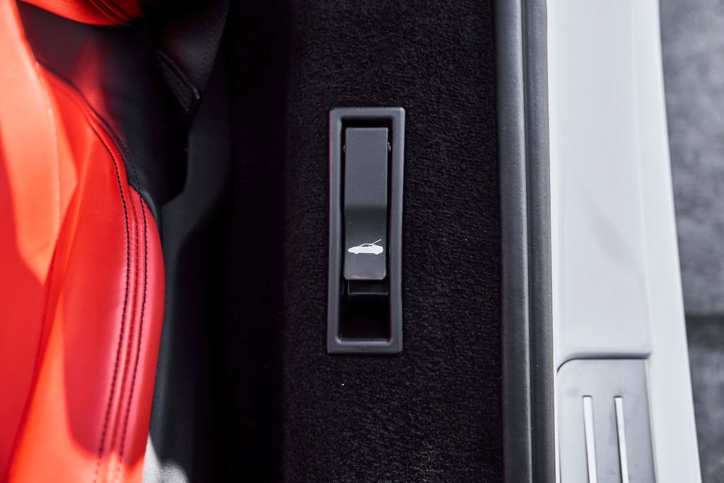 Used 2024 Ferrari SF90 Spider image 41