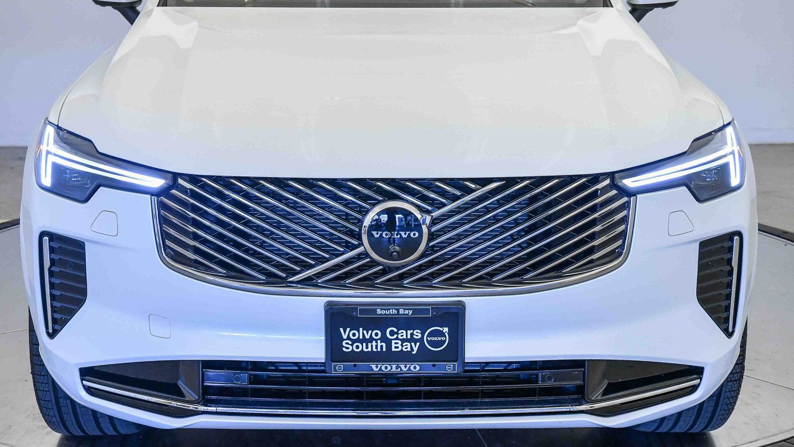 Certified 2025 Volvo XC90 B6 Plus w/ Protection Package Premier image 8