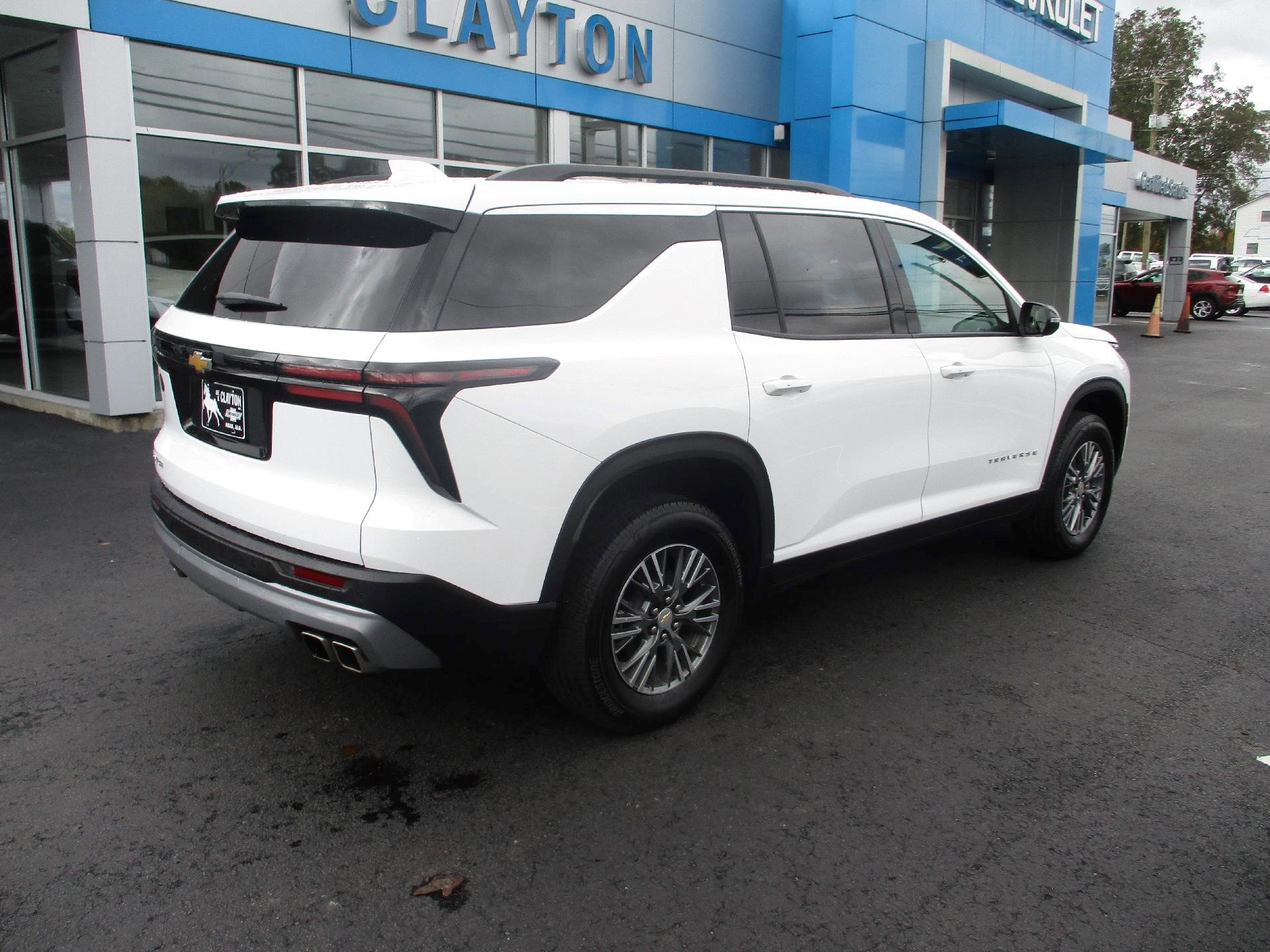 Certified 2025 Chevrolet Traverse LT image 3