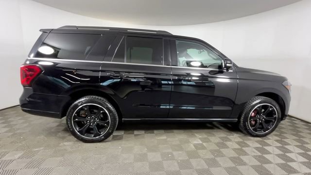 Used 2023 Ford Expedition Limited AWD/4WD image 3