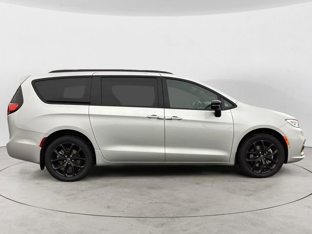 New 2026 Chrysler Pacifica Limited image 7