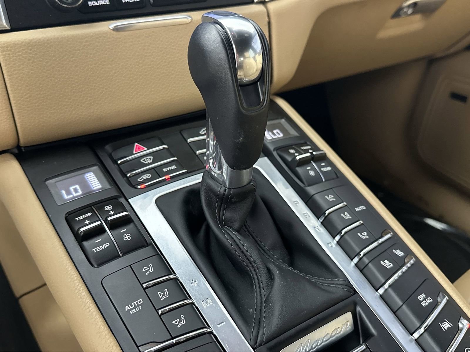 Used 2018 Porsche Macan AWD/4WD image 20