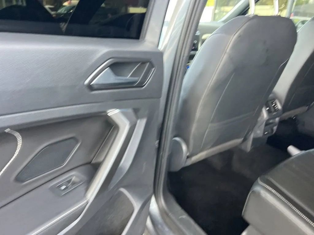 Used 2022 Volkswagen Tiguan SE R-Line image 38