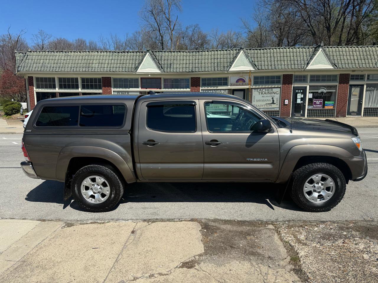 Used 2012 Toyota Tacoma 4x4 Double Cab w/ SR5 Pkg image 6