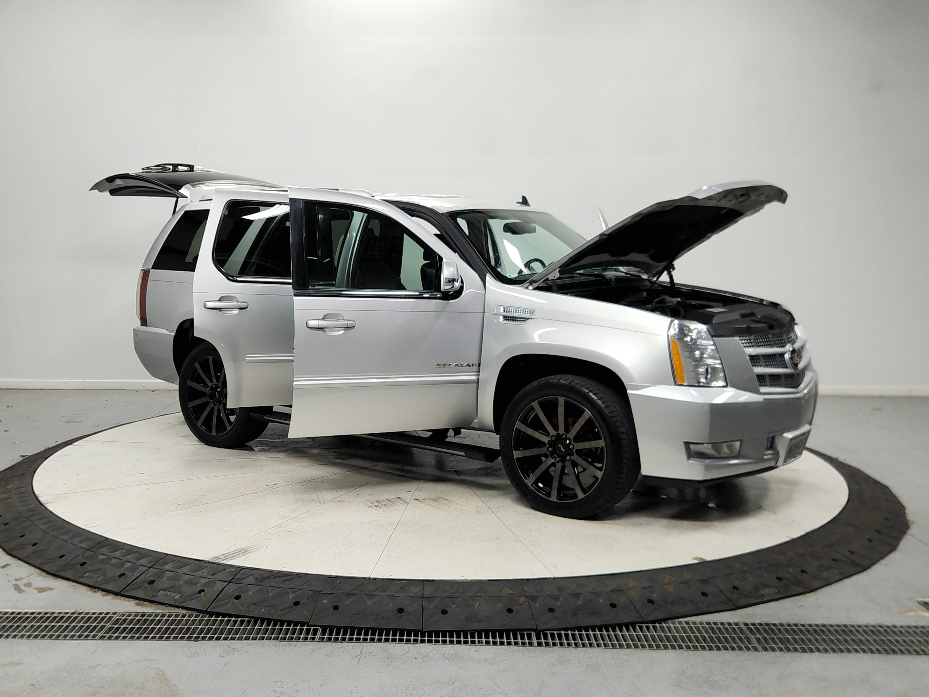 Used 2014 Cadillac Escalade Premium RWD image 10