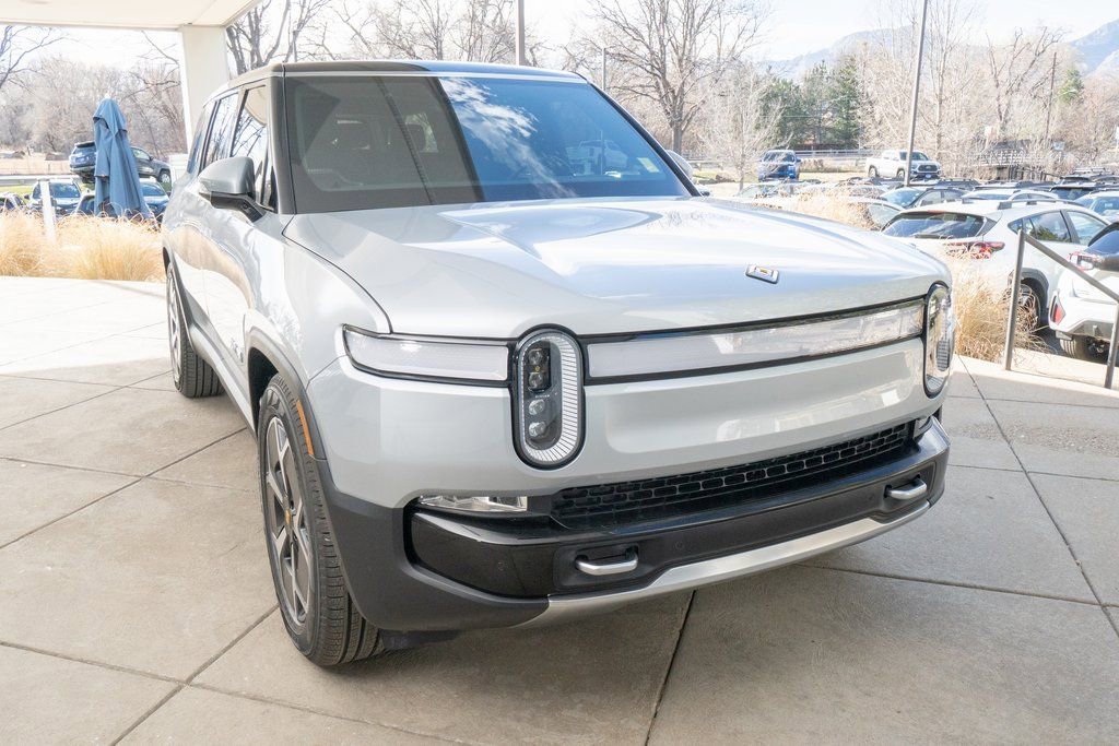 Used 2024 Rivian R1S Adventure image 2