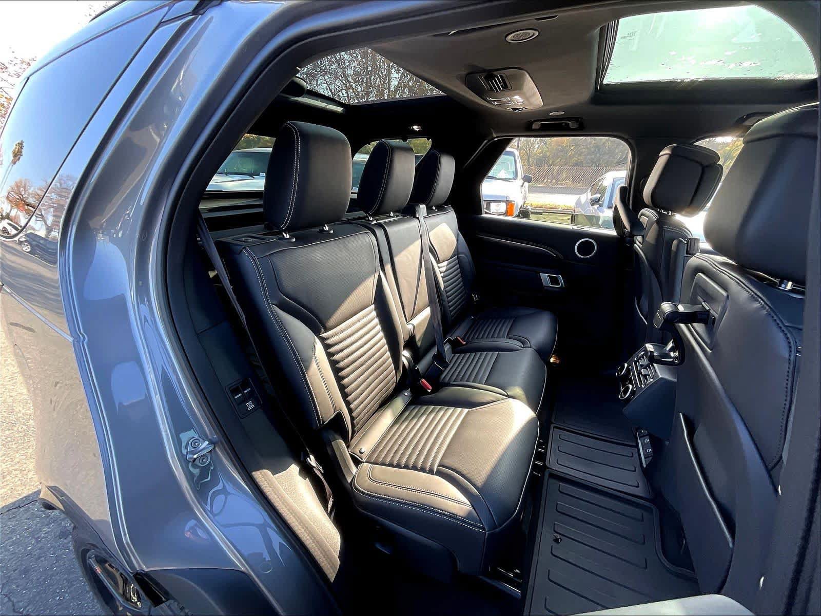 New 2025 Land Rover Discovery Metropolitan Edition AWD/4WD image 27