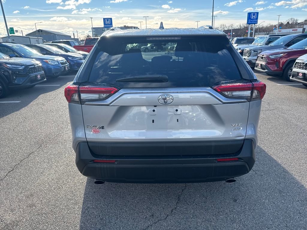 Used 2021 Toyota RAV4 XLE image 6