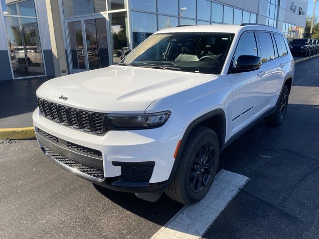 Used 2024 Jeep Grand Cherokee L Laredo image 4