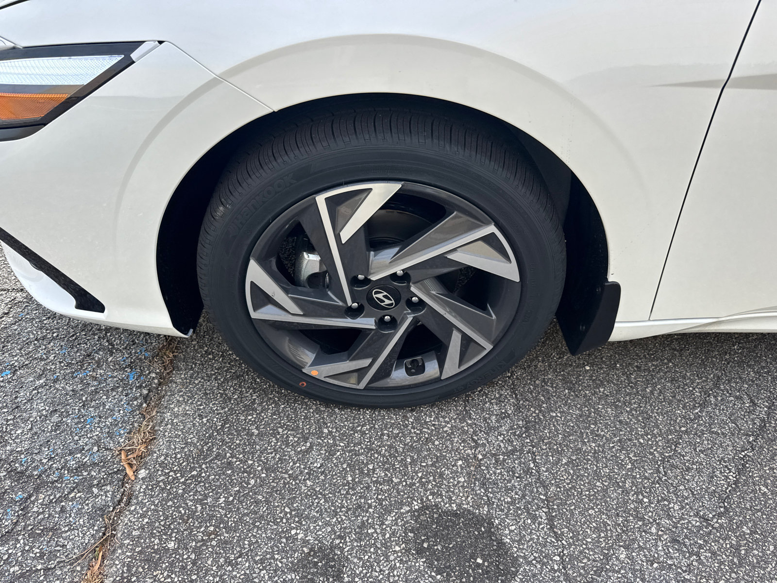 New 2026 Hyundai Elantra Limited FWD image 12