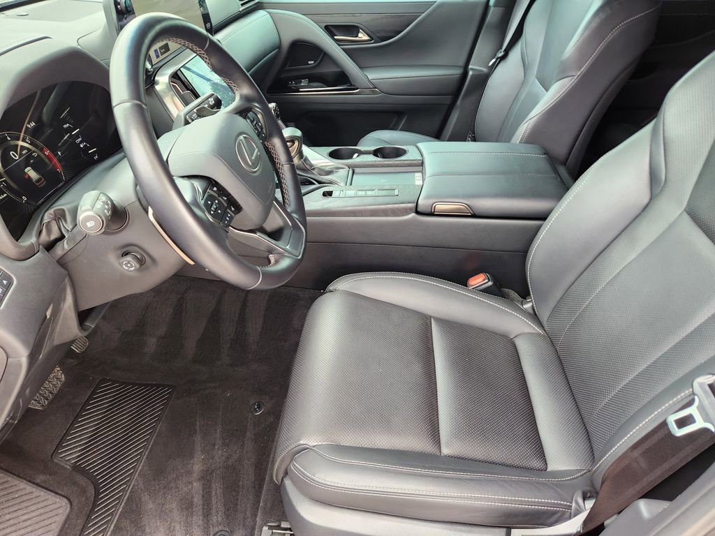 Used 2023 Lexus LX 600 4WD w/ Appearance Package image 5