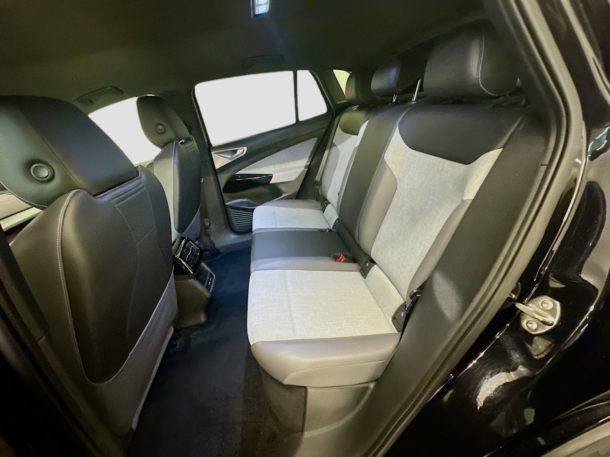 Used 2023 Volkswagen ID.4 Pro image 29