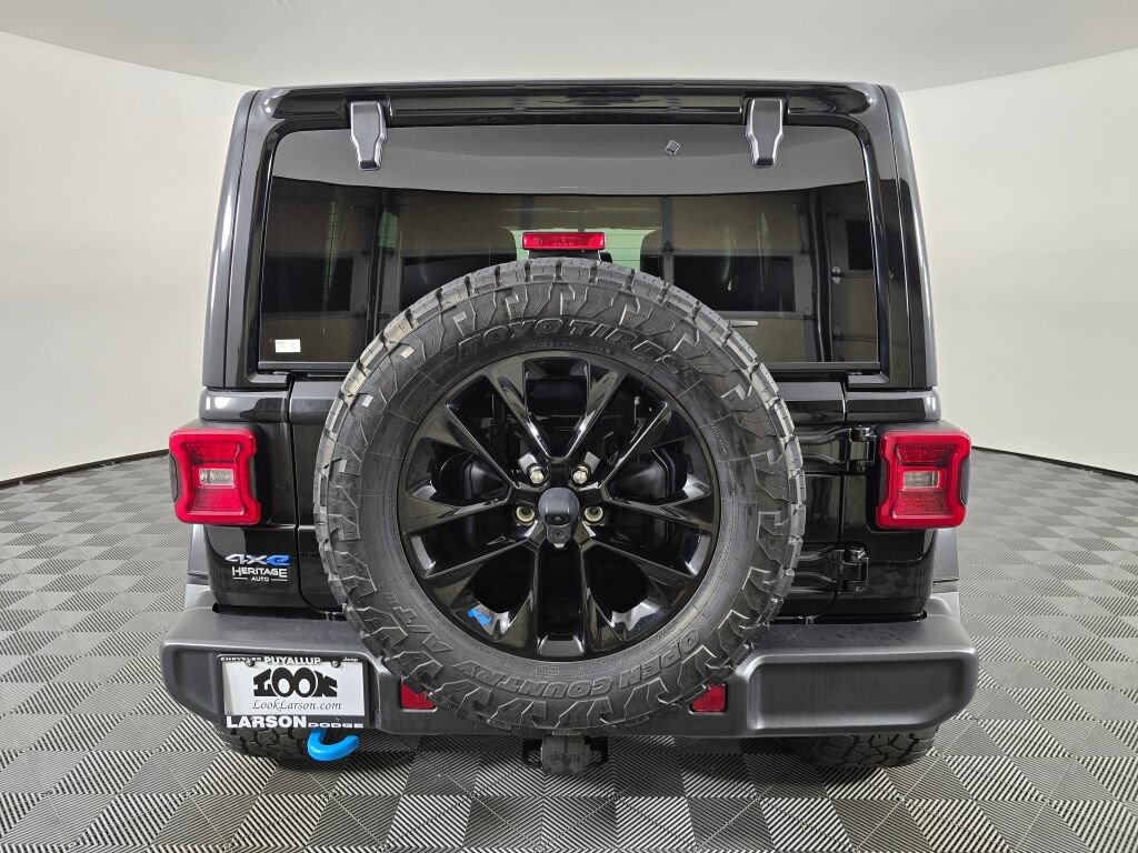Used 2023 Jeep Wrangler Unlimited Sahara w/ Cold Weather Group AWD/4WD image 4