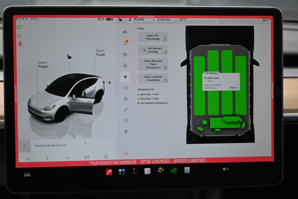 Used 2025 Tesla Model Y Performance AWD/4WD image 14