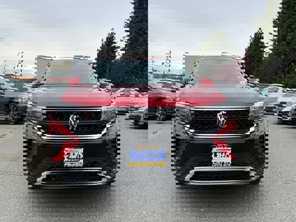 Used 2022 Volkswagen Taos SE w/ IQ.Drive SE Package image 2