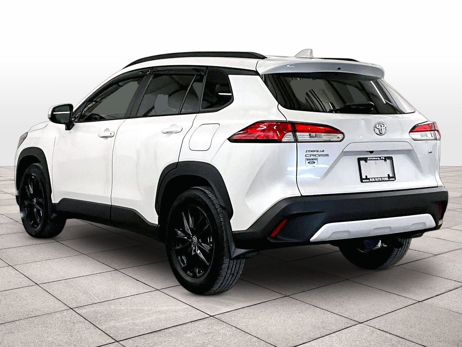 Used 2023 Toyota Corolla Cross LE w/ Moonroof Package FWD image 11