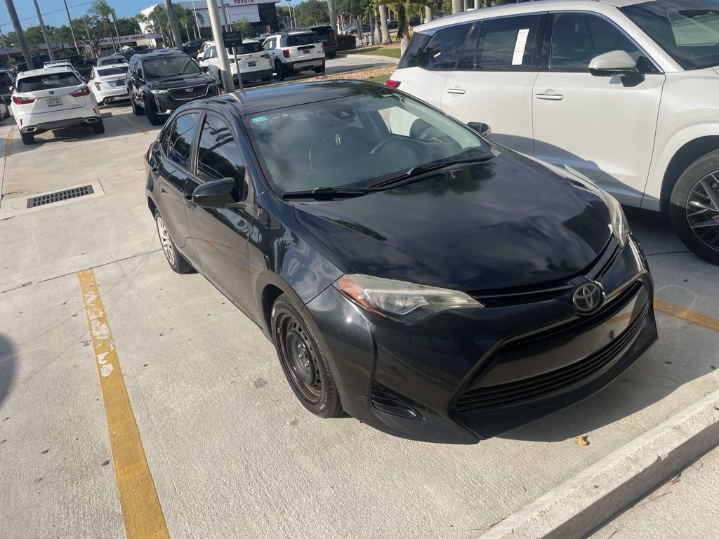 Used 2017 Toyota Corolla LE FWD image 1